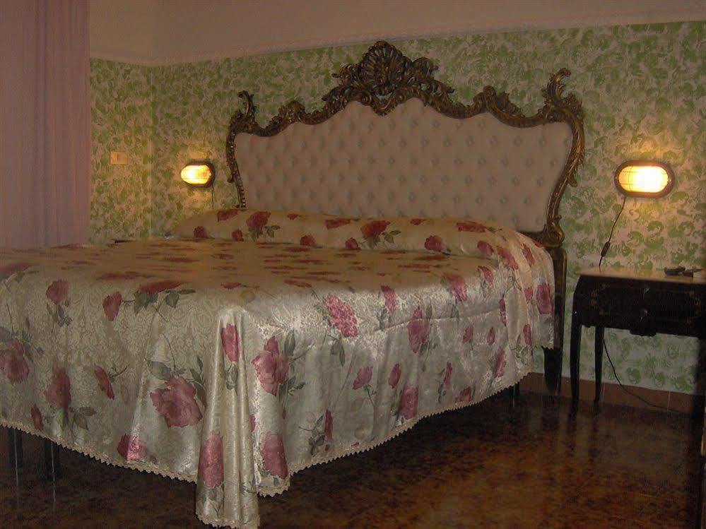 Bed & breakfast Santa Fara Bari Bagian luar foto